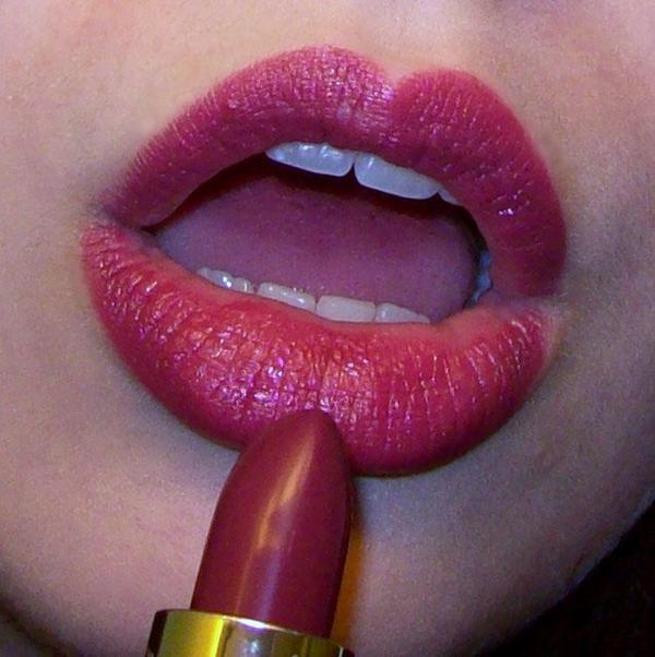 Lipstick Fetish Pictures 23
